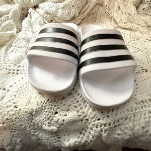 Size 10 white and blue Adidas sandals Synthetic upper
Slip-on
Round open toe